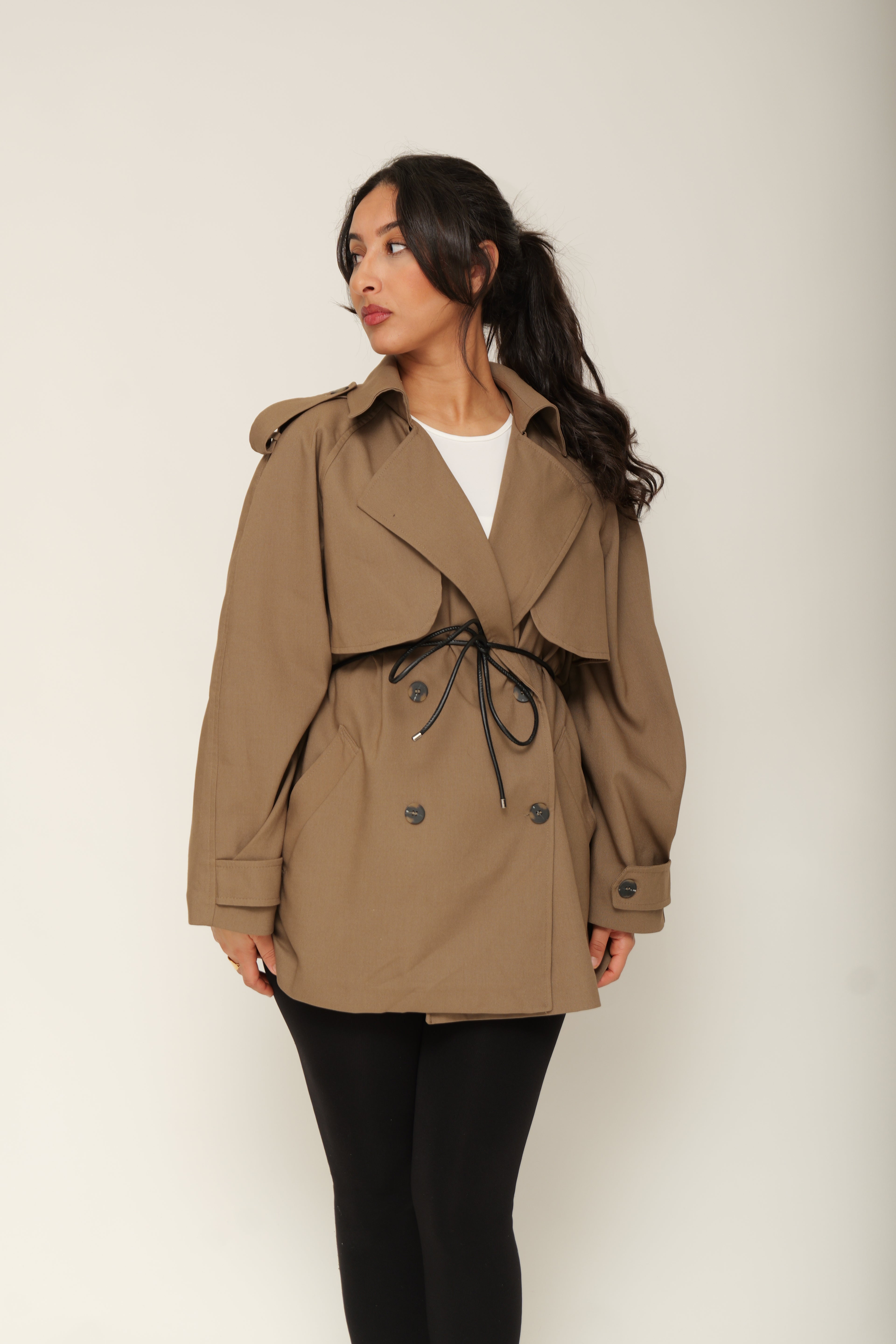 Trench court à double boutonnage